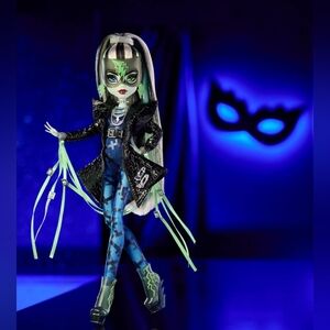 Monster High Haunt Couture Midnight Runway Frankie Stein